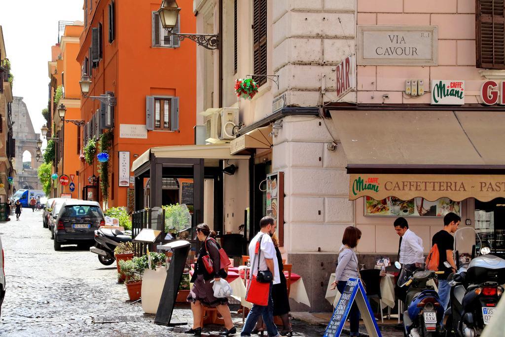 Cozy Apartment Fabia 300 Mt From Colosseum エクステリア 写真
