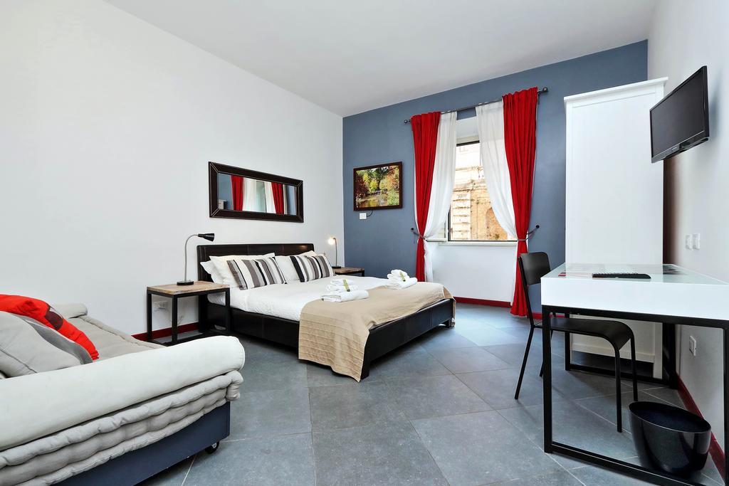 Cozy Apartment Fabia 300 Mt From Colosseum エクステリア 写真