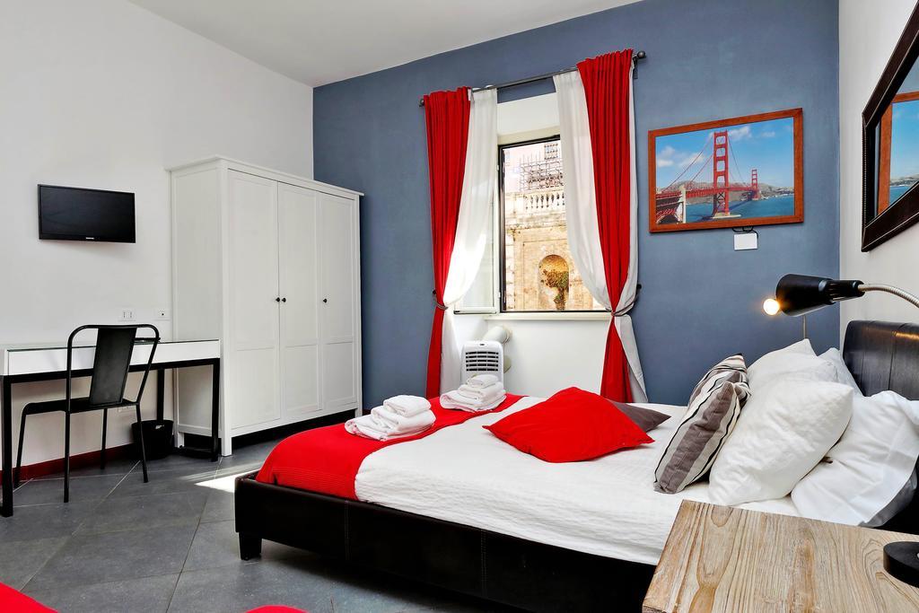 Cozy Apartment Fabia 300 Mt From Colosseum エクステリア 写真