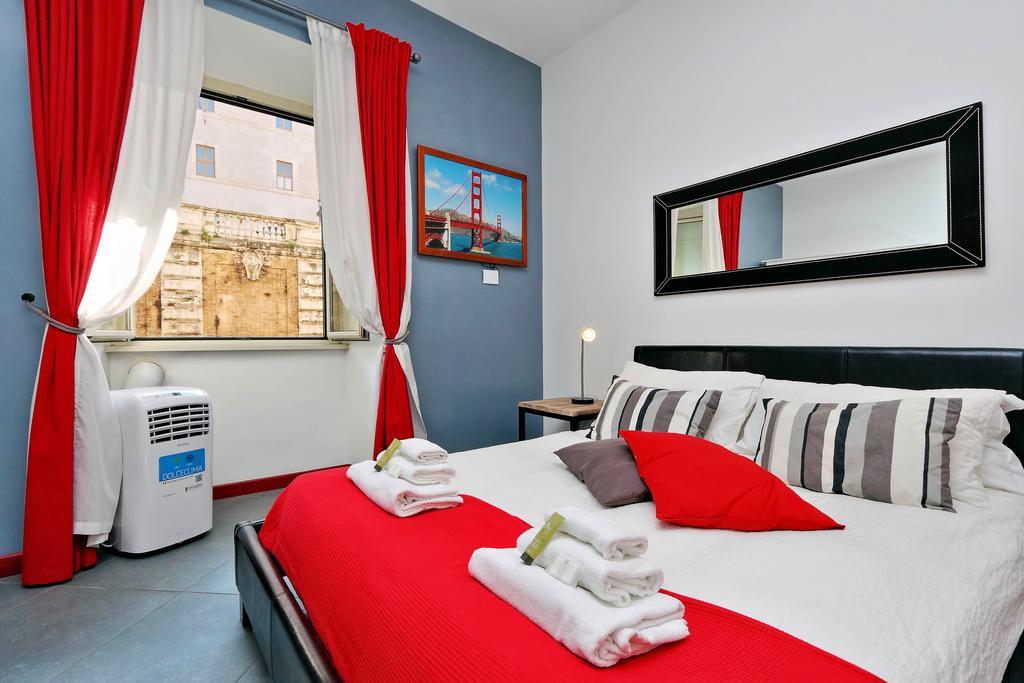 Cozy Apartment Fabia 300 Mt From Colosseum エクステリア 写真