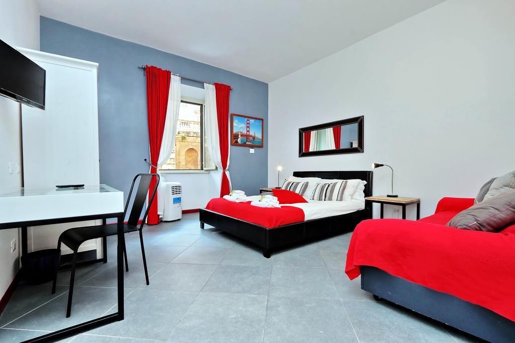 Cozy Apartment Fabia 300 Mt From Colosseum エクステリア 写真