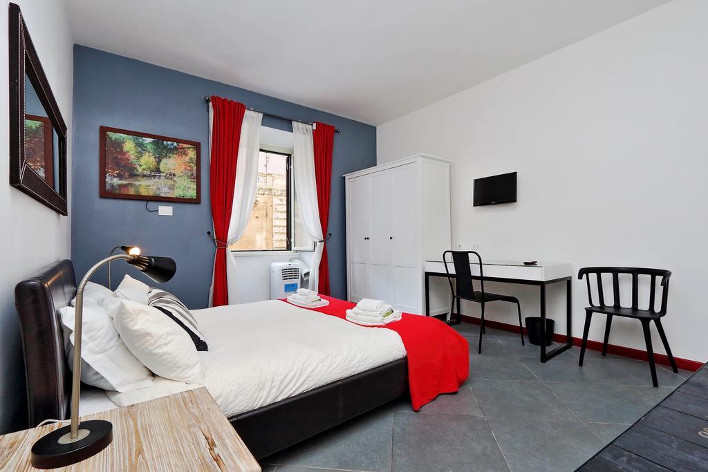 Cozy Apartment Fabia 300 Mt From Colosseum エクステリア 写真