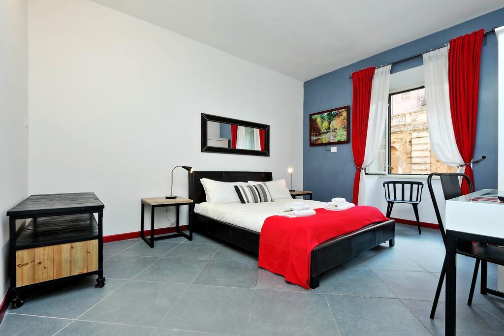 Cozy Apartment Fabia 300 Mt From Colosseum エクステリア 写真