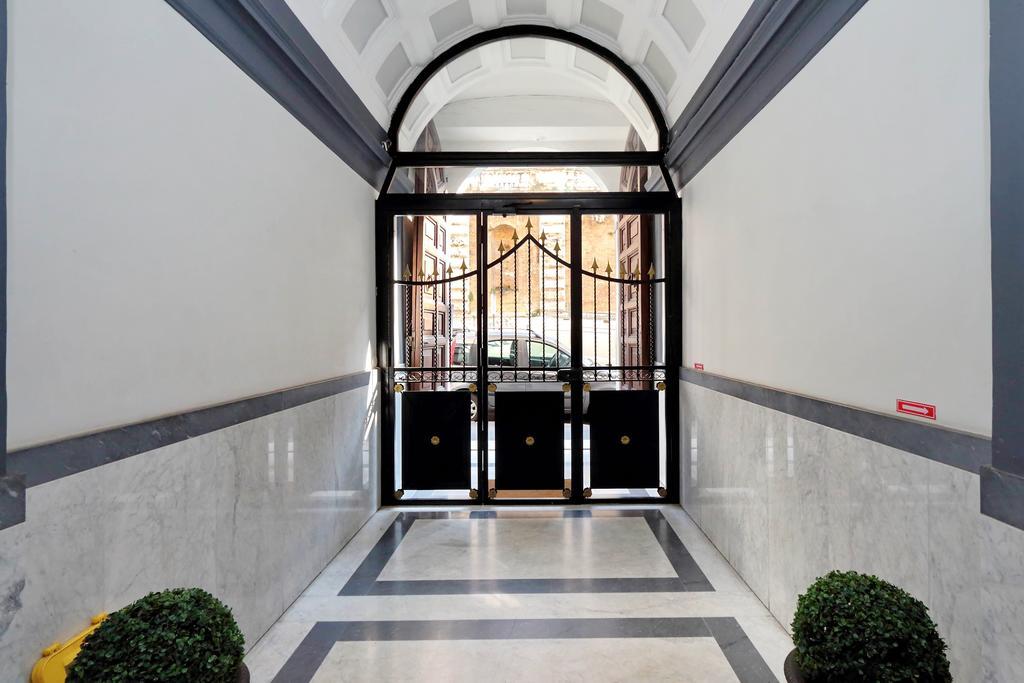 Cozy Apartment Fabia 300 Mt From Colosseum エクステリア 写真