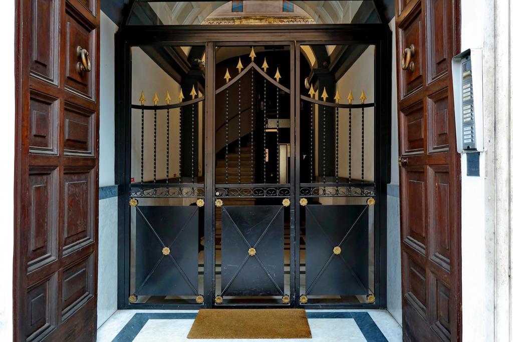 Cozy Apartment Fabia 300 Mt From Colosseum エクステリア 写真
