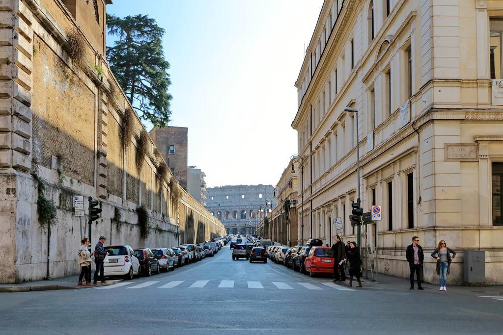Cozy Apartment Fabia 300 Mt From Colosseum エクステリア 写真