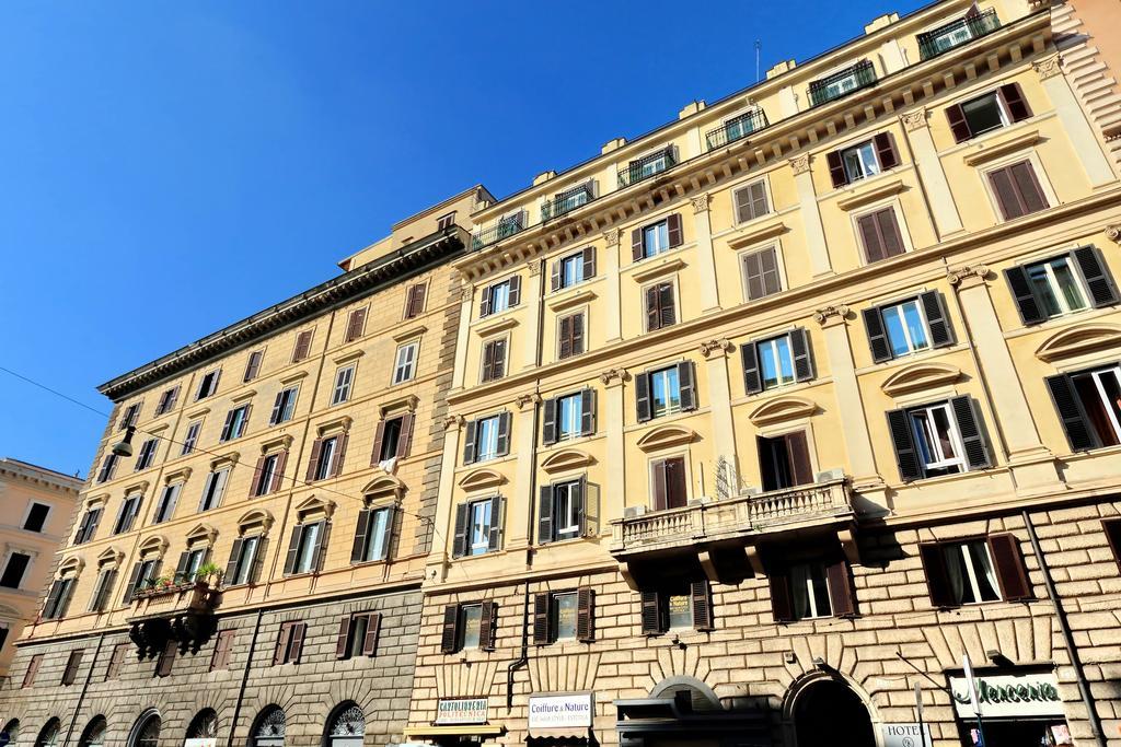 Cozy Apartment Fabia 300 Mt From Colosseum エクステリア 写真